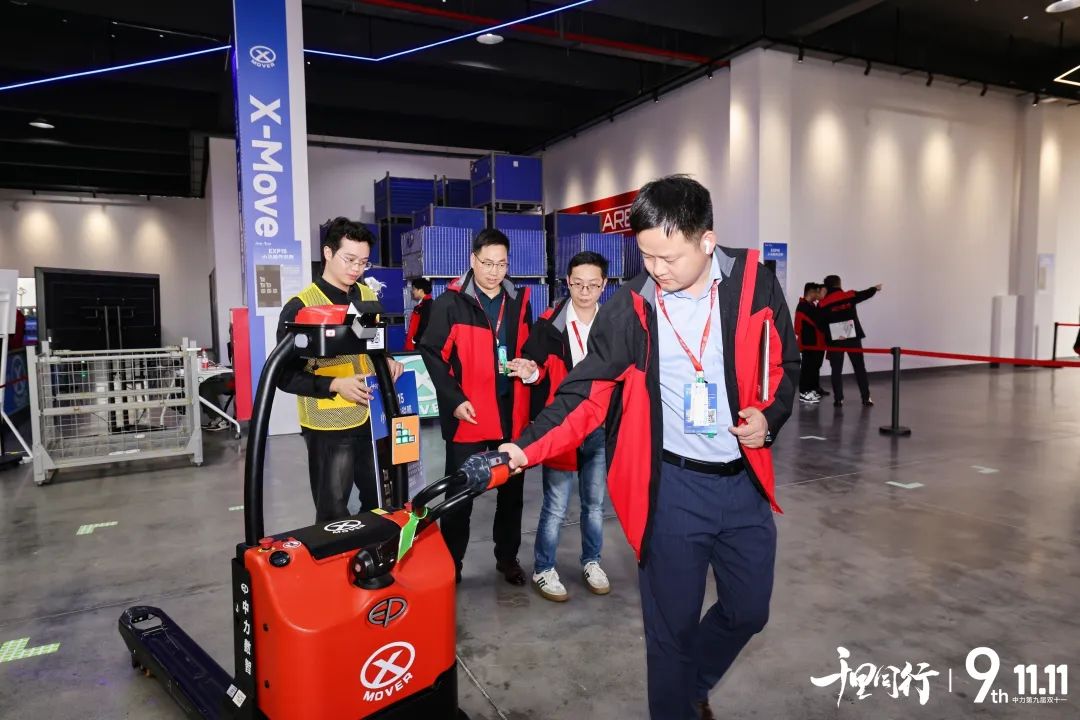 “一鍵開團”，中力“雙十一”當日下單2100+臺移動機器人